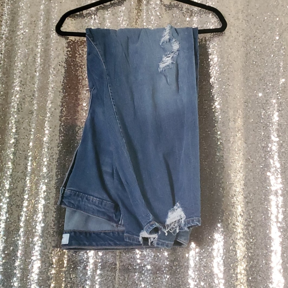 CROPPED DISTRESSED JEGGINGS by TORRID